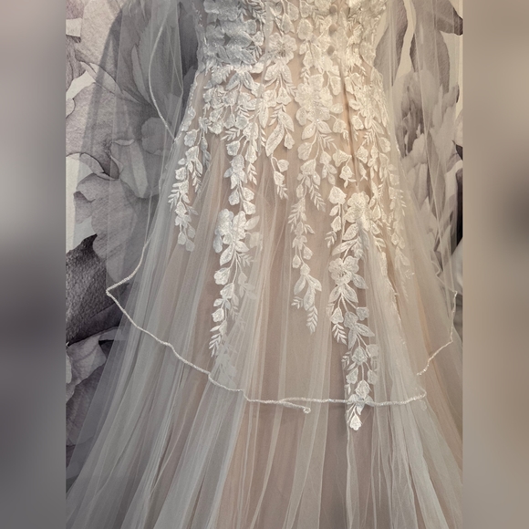 Brand New Wedding Dress Essence of Australia size 14 - Picture 5 of 5